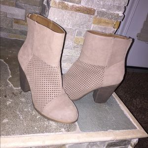 Rampage Nude suede booties